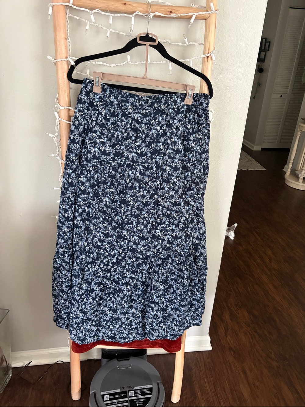 beachlunchlounge Navy Floral Midi Skirt